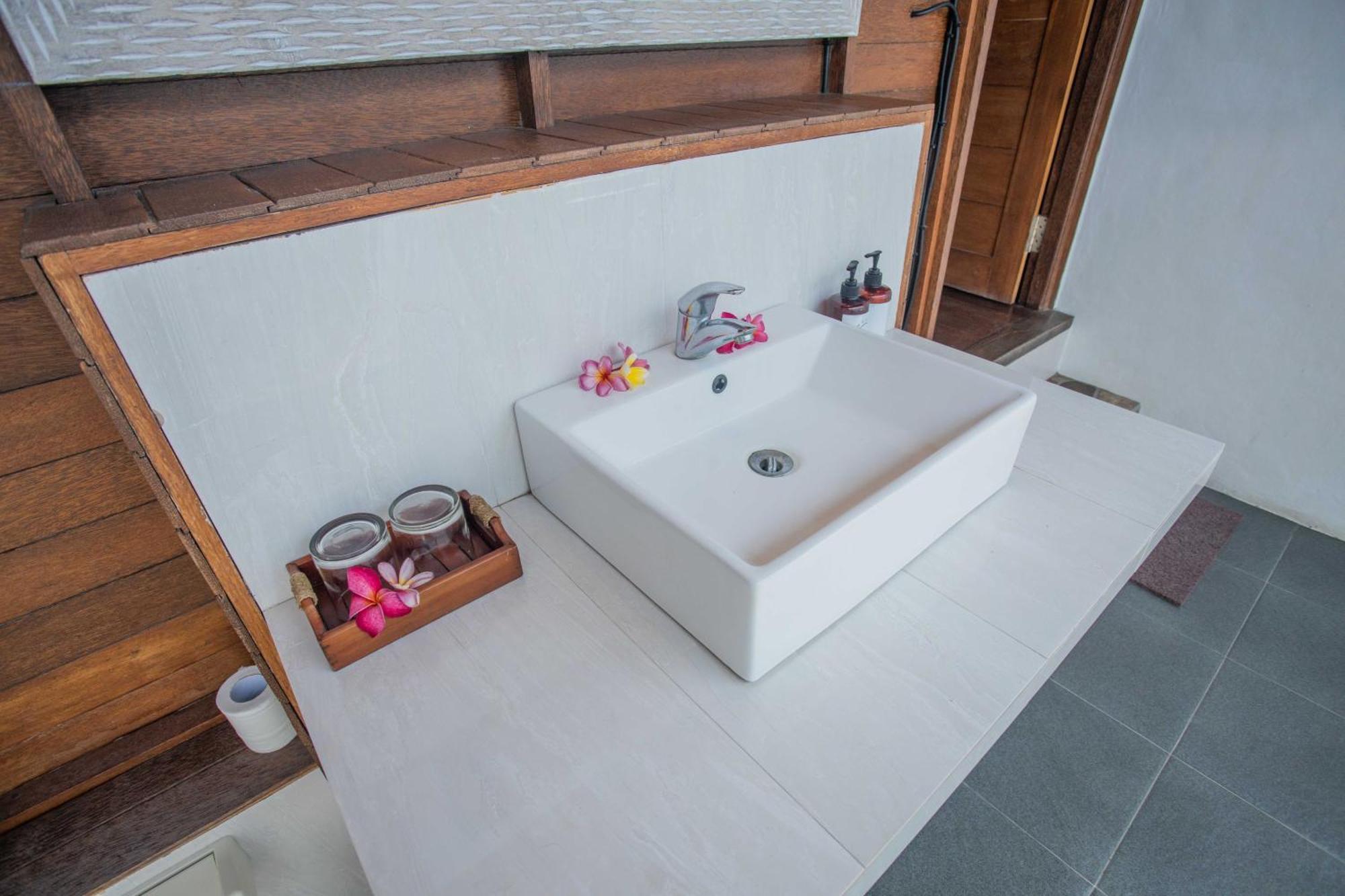 Lembongan Mantra Huts Hotel Екстериор снимка